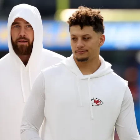 Mahomes Sends Strong Message of ‘Everywhere All At Once’ Offensive Blitzkrieg This Season